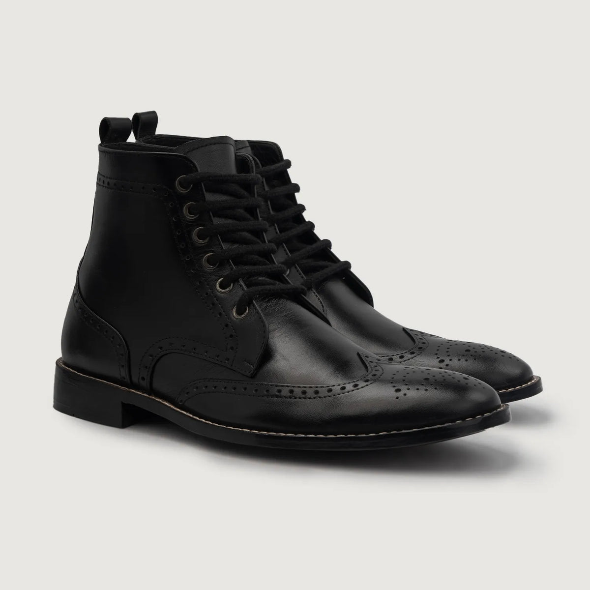 Duster Brogues Derby أسود أحذية بوت جلدية رجالي For Men جلد بقر طبيعي أسود فاخر - عرض أمامي وقَصّة مفصلة أنيقة | شراء أونلاين عبر المتجر الرسمي