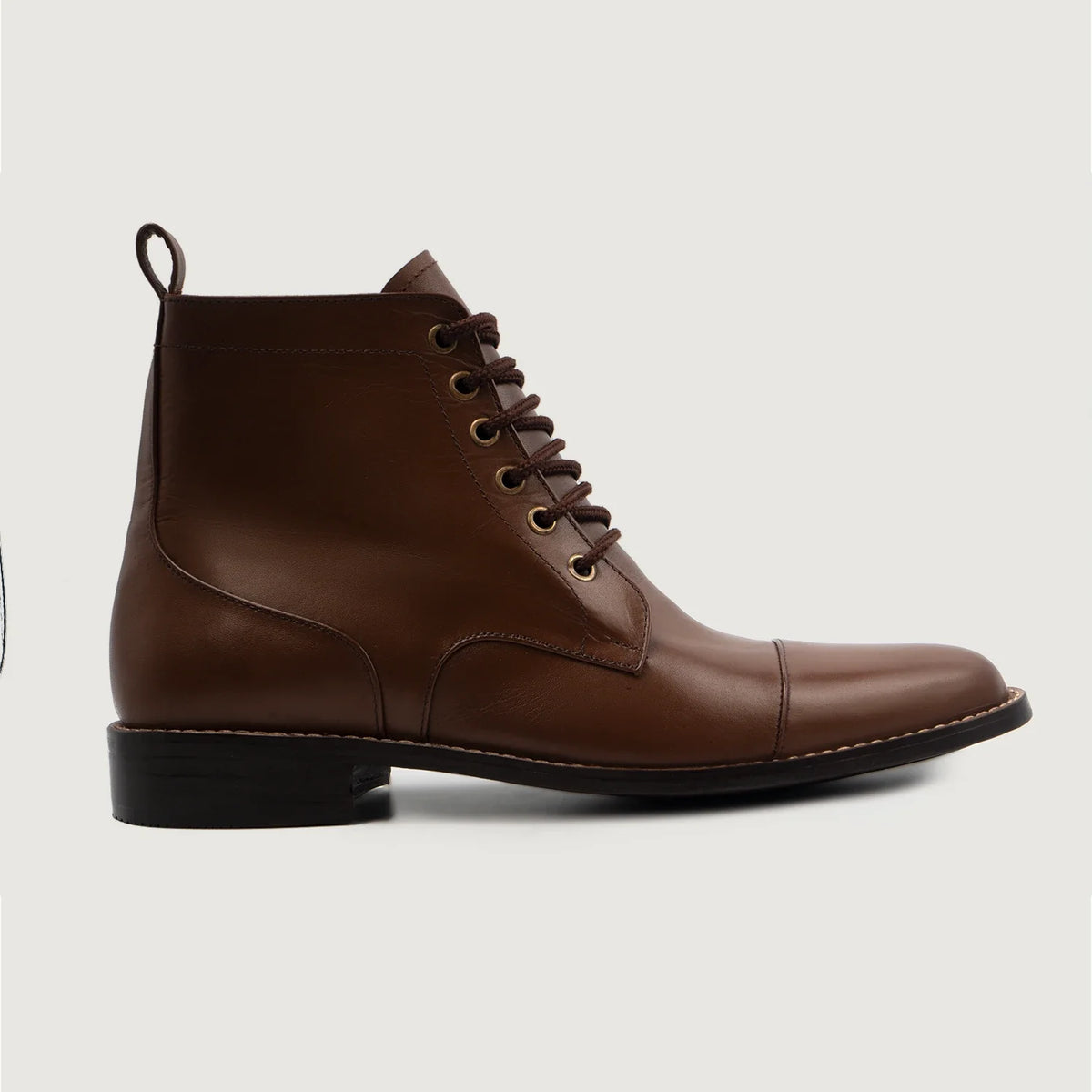 Brown Full-Grain leather Boots - بناء غوديير ويلت المتين وتفاصيل مقدمة الحذاء