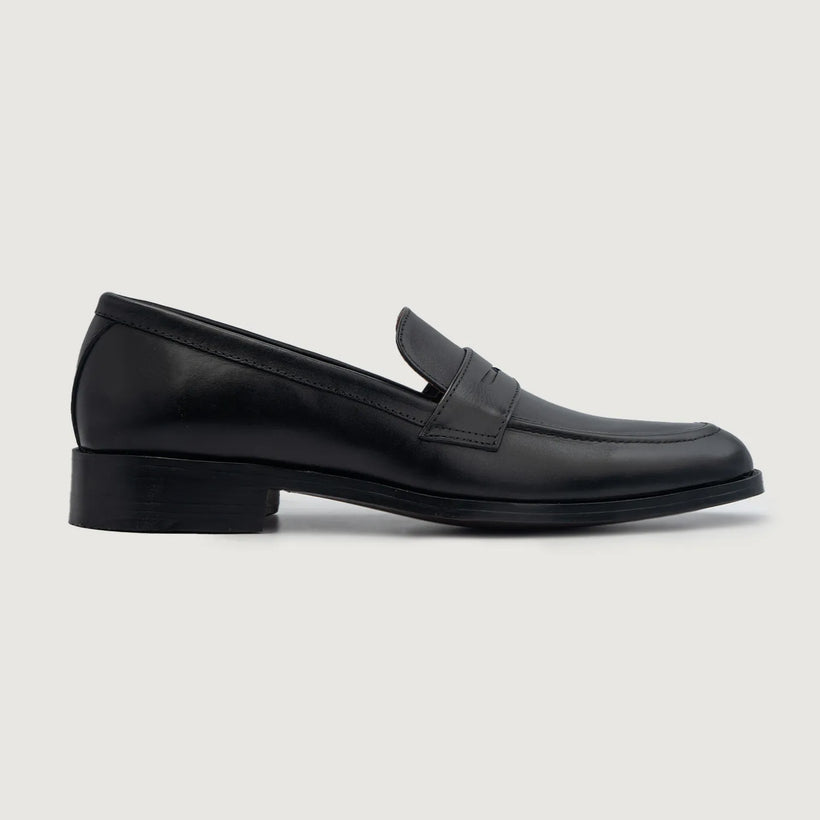 Black Full-Grain leather Loafers - Goodyear Welt Construction & Front Toe Box Detail