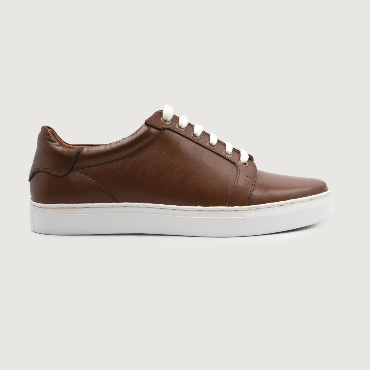 Brown Full-Grain leather Sneakers - بناء غوديير ويلت المتين وتفاصيل مقدمة الحذاء