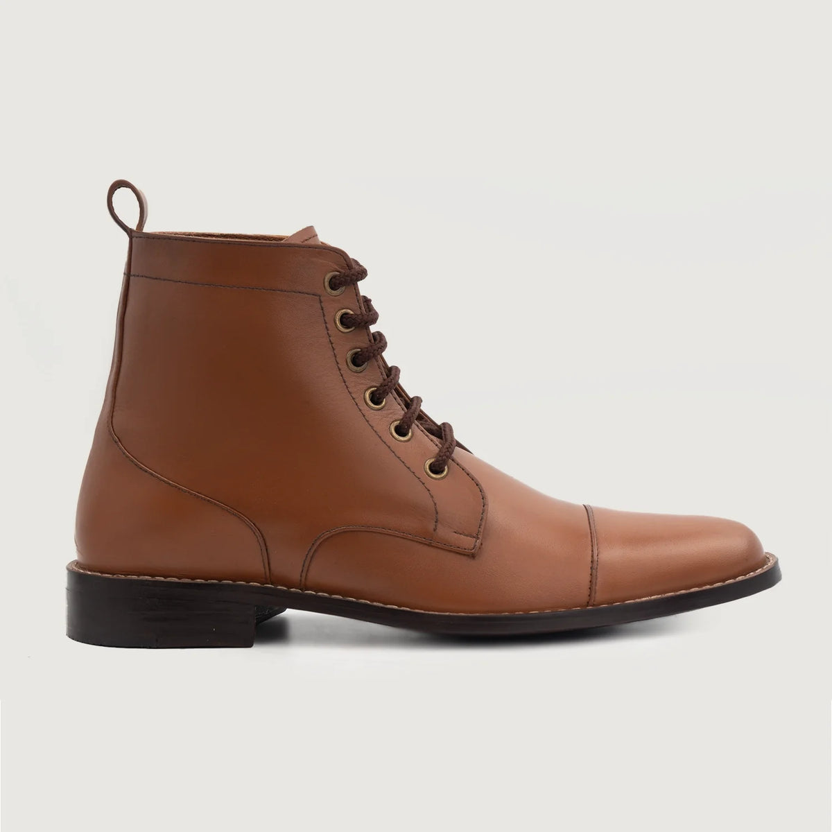 Tan Full-Grain leather Boots - بناء غوديير ويلت المتين وتفاصيل مقدمة الحذاء