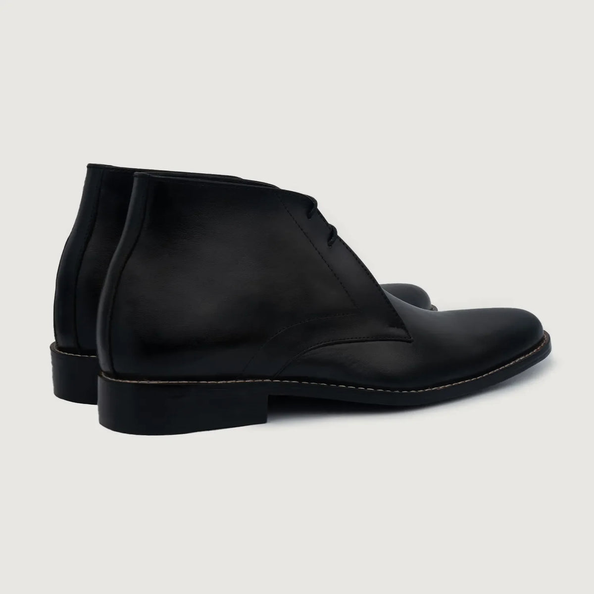High-Traction Rubber Outsole & Lug Tread Pattern on Corry Chukka أسود أحذية بوت جلدية رجالي For Men