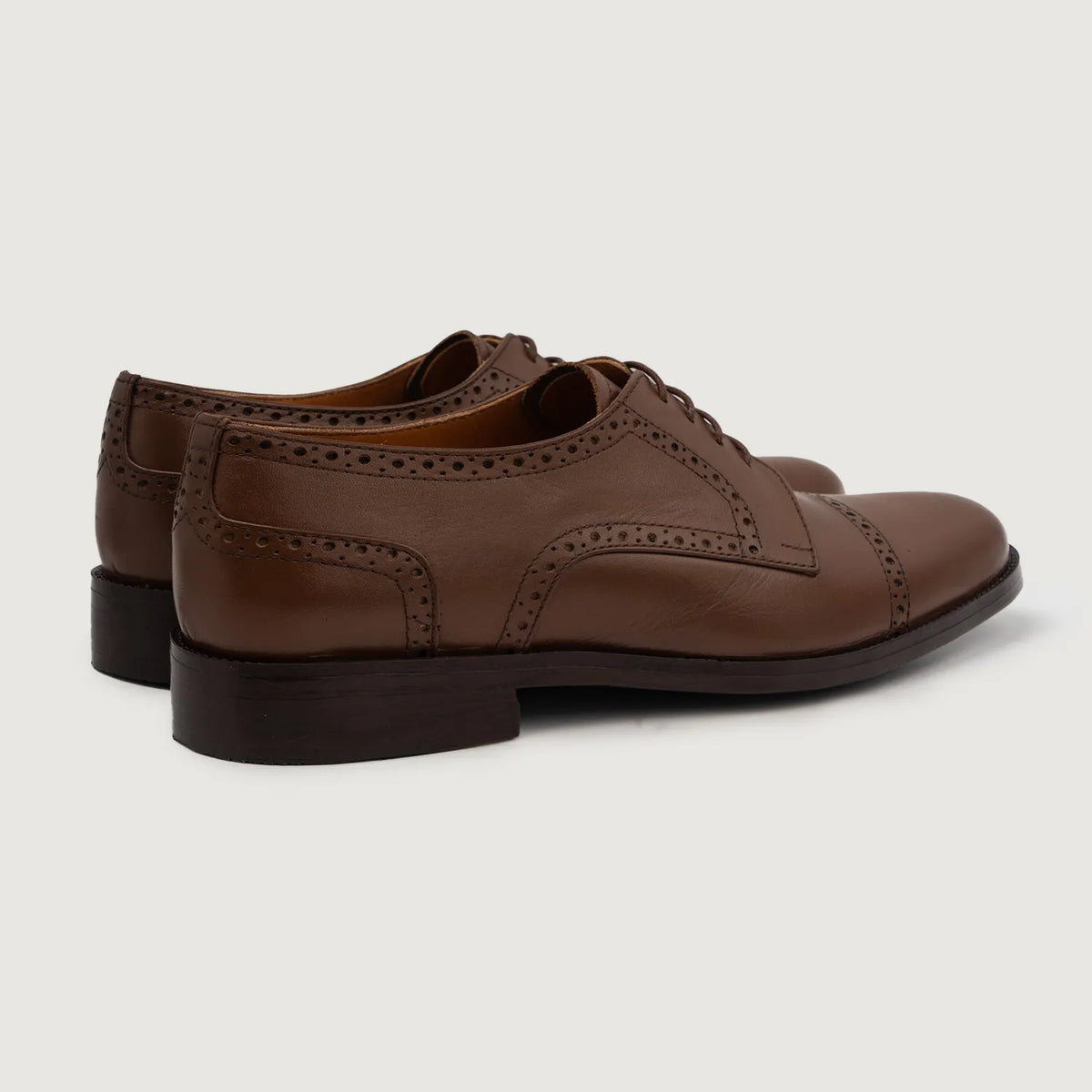 High-Traction Rubber Outsole & Lug Tread Pattern on Dirk Brogues Derby بني أحذية جلدية كلاسيكية رجالي For Men