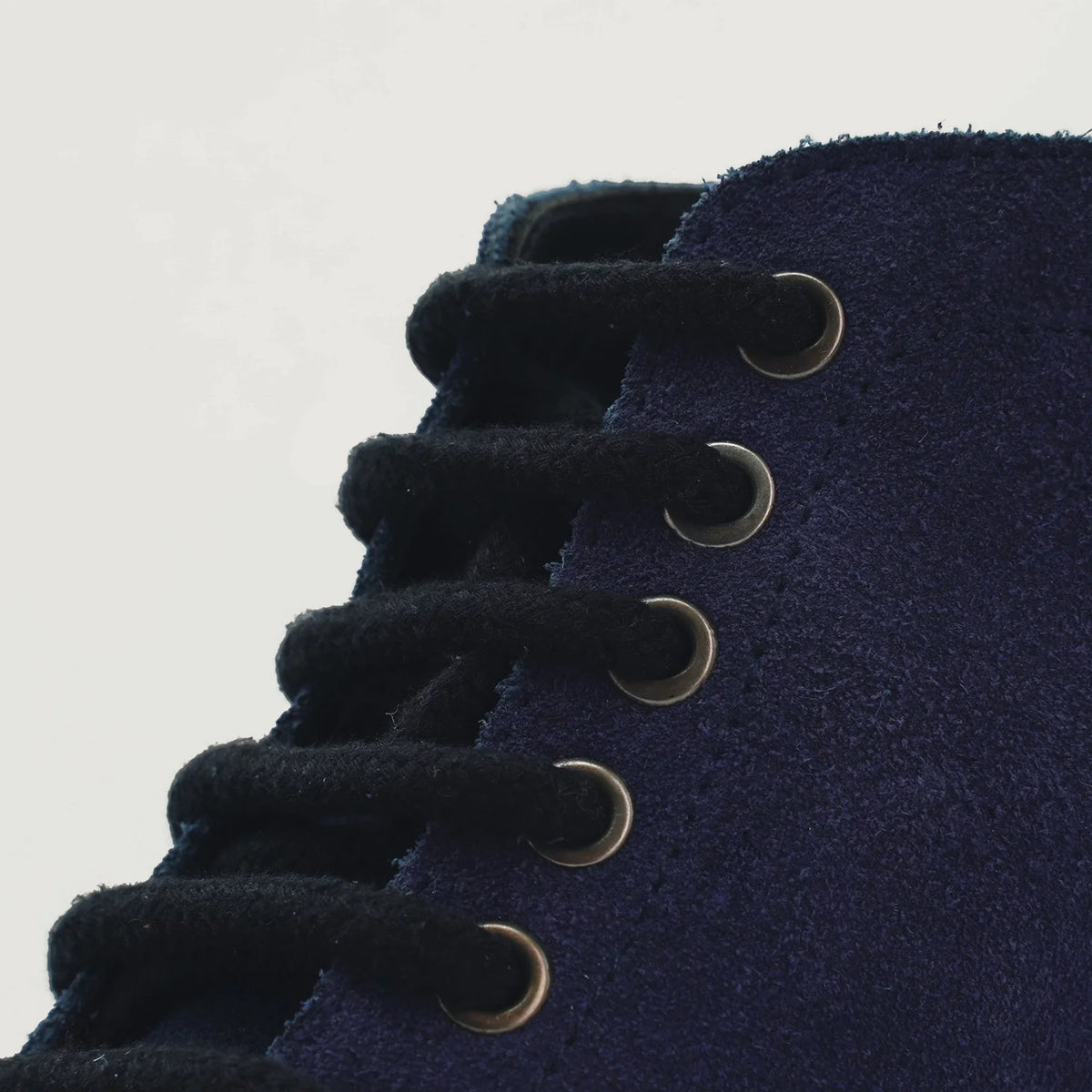 High-Traction Rubber Outsole & Lug Tread Pattern on Knight Derby Midnight أزرق Suede أحذية بوت جلدية رجالي For Men
