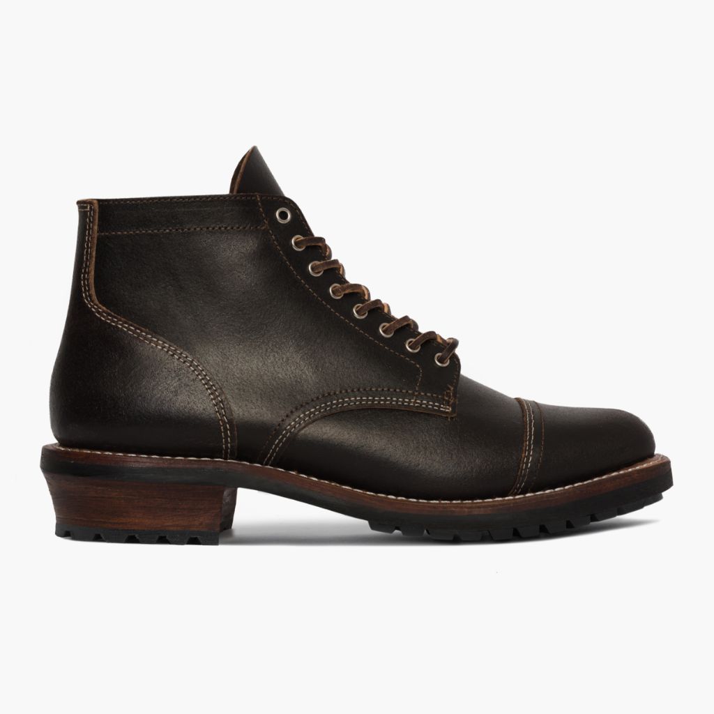 Classic Full-Grain leather Boots - بناء غوديير ويلت المتين وتفاصيل مقدمة الحذاء