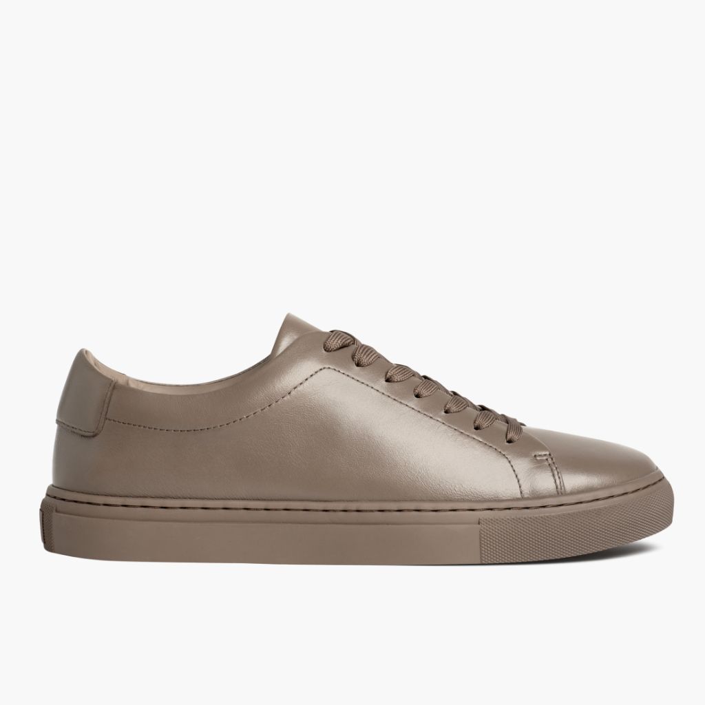Classic Full-Grain leather Sneakers - بناء غوديير ويلت المتين وتفاصيل مقدمة الحذاء