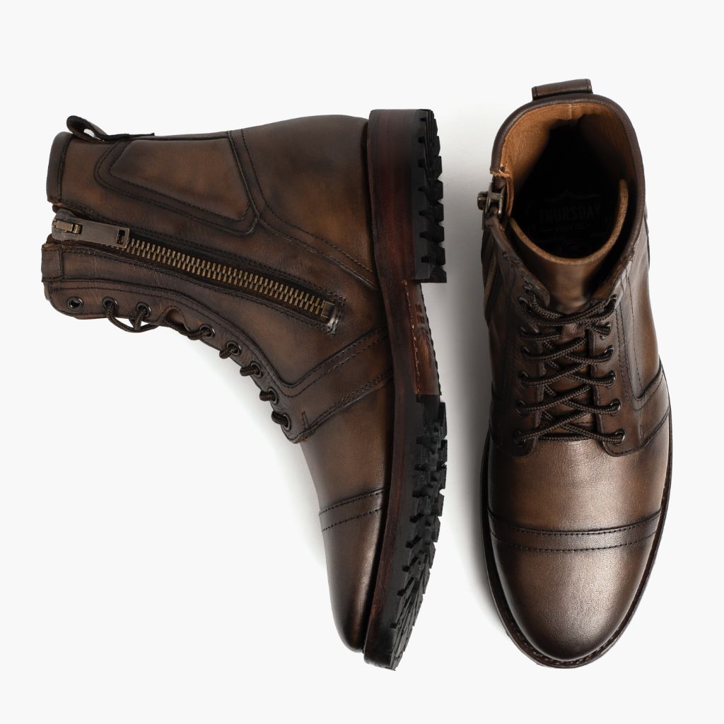 تفاصيل مقربة of Classic Collar & Heavy-Duty Zipper Hardware on Casa Moto Anejo أحذية بوت جلدية رجالي