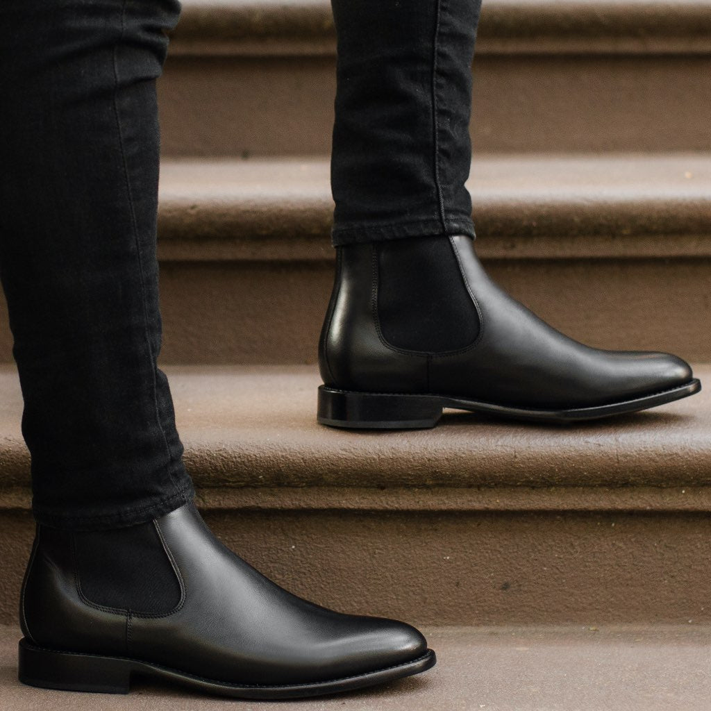 Authentic Full-Grain Leather Grain Depth & Pull-Up Patina Texture Detail