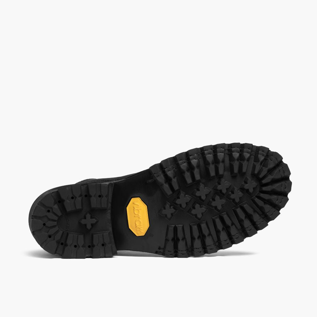 High-Traction Rubber Outsole & Lug Tread Pattern on Challenger أسود Matte أحذية بوت جلدية رجالي