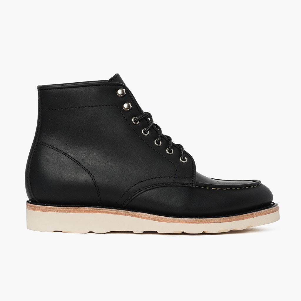 Black Full-Grain leather Boots - بناء غوديير ويلت المتين وتفاصيل مقدمة الحذاء