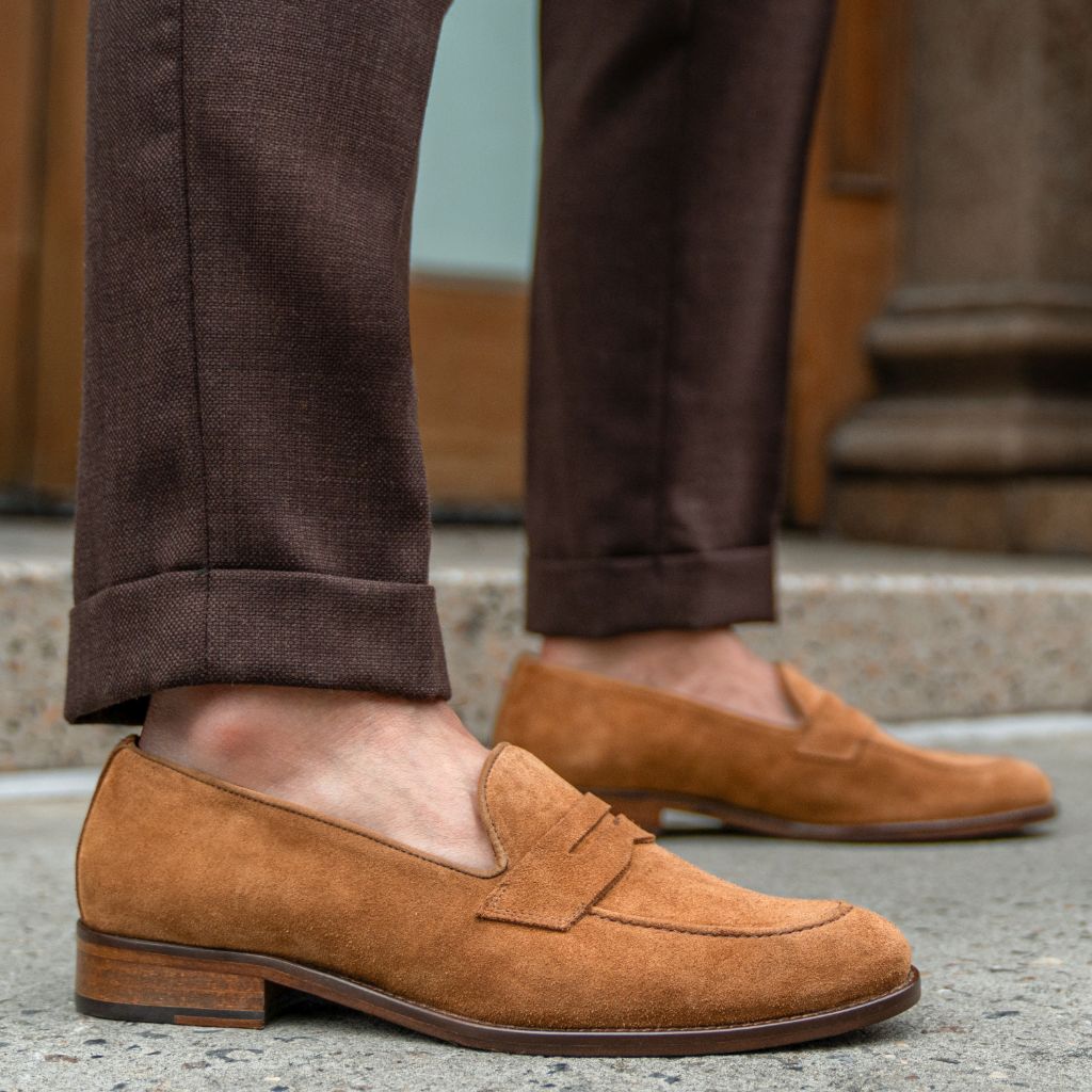 Authentic Full-Grain Leather Grain Depth & Pull-Up Patina Texture Detail