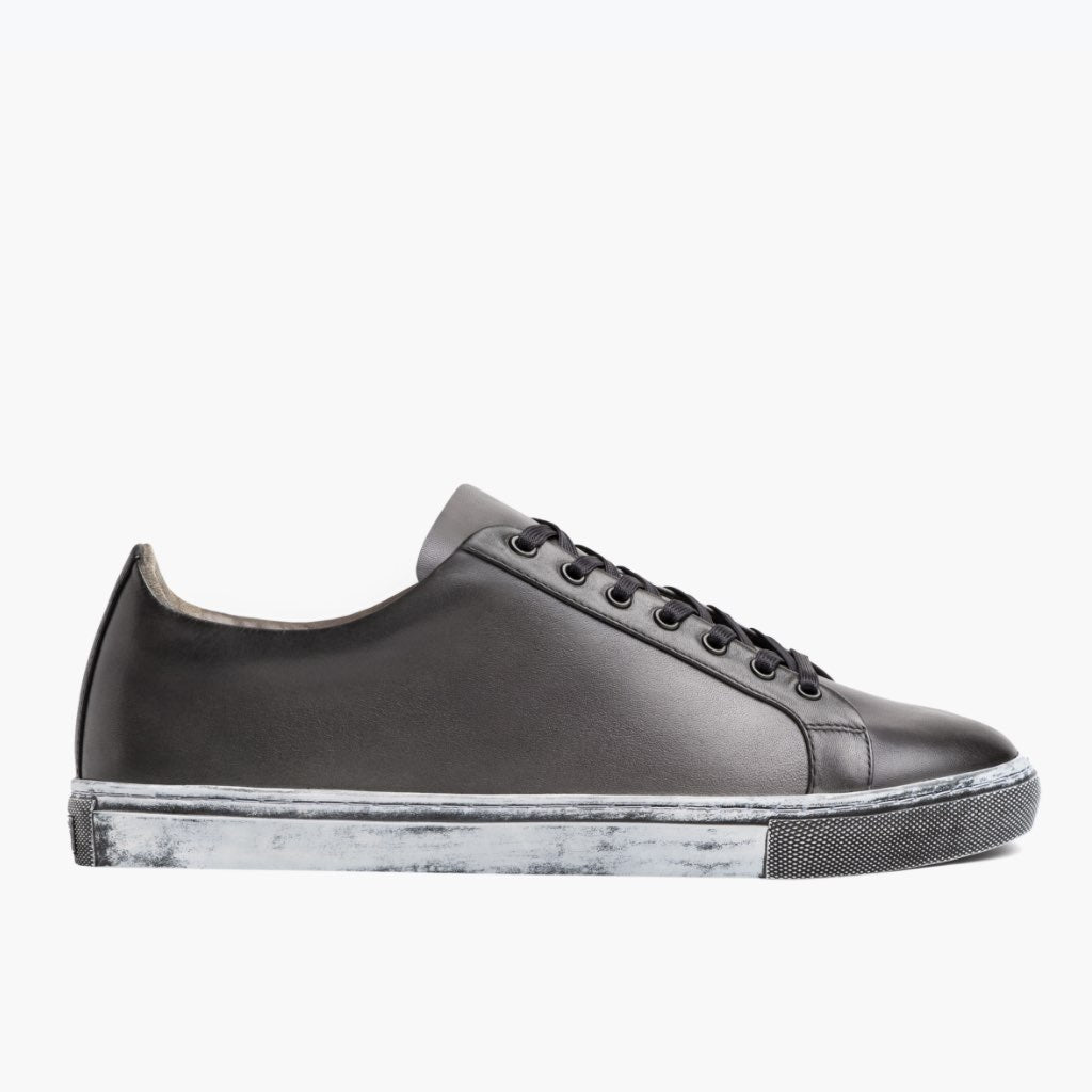 Grey Full-Grain leather Sneakers - بناء غوديير ويلت المتين وتفاصيل مقدمة الحذاء