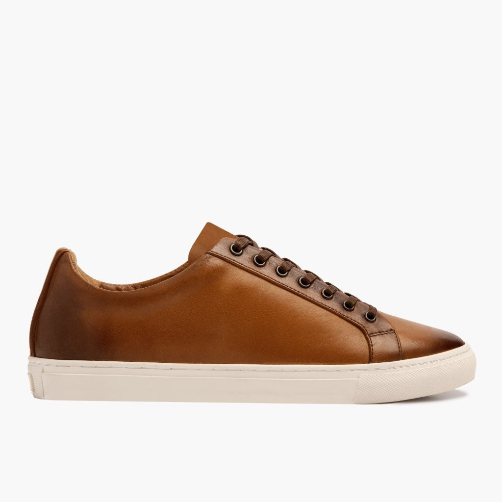 Classic Full-Grain leather Sneakers - بناء غوديير ويلت المتين وتفاصيل مقدمة الحذاء
