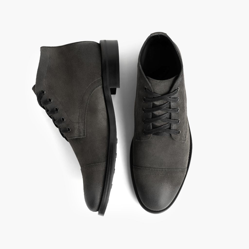 Authentic Full-Grain Leather Grain Depth & Pull-Up Patina Texture Detail