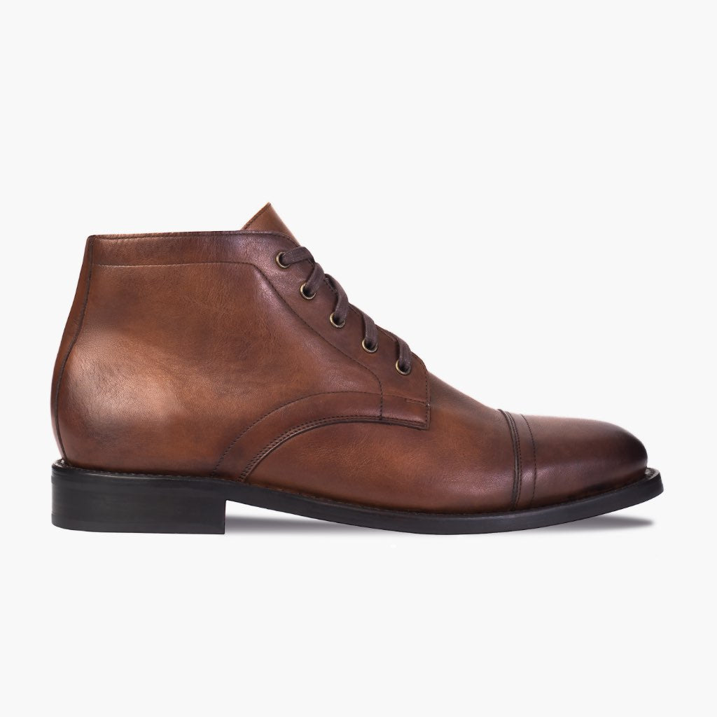 Classic Full-Grain leather Boots - بناء غوديير ويلت المتين وتفاصيل مقدمة الحذاء