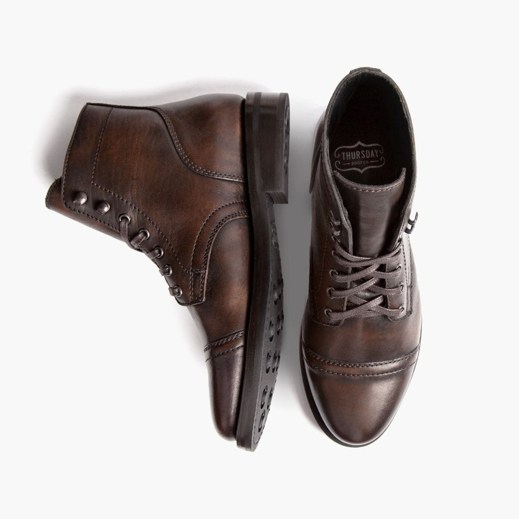 Authentic Full-Grain Leather Grain Depth & Pull-Up Patina Texture Detail