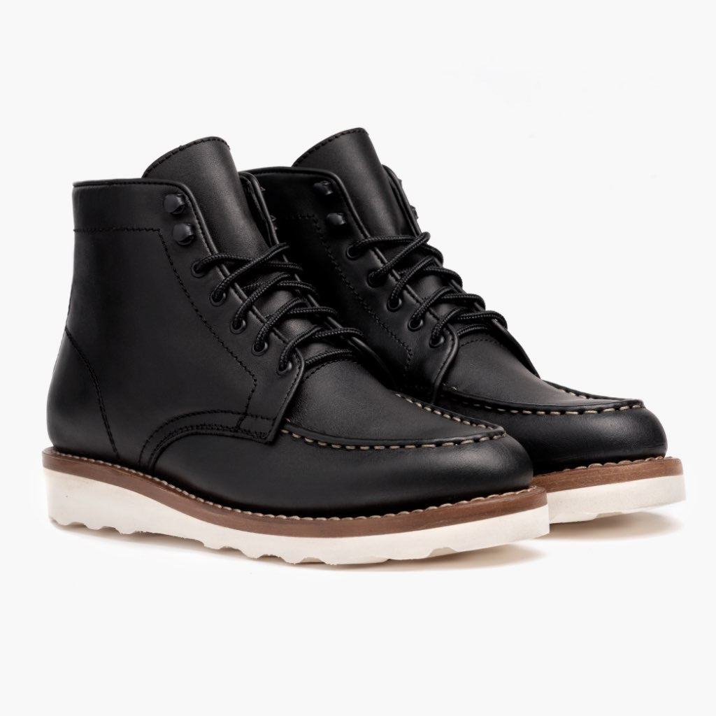 Black Full-Grain leather Boots - بناء غوديير ويلت المتين وتفاصيل مقدمة الحذاء