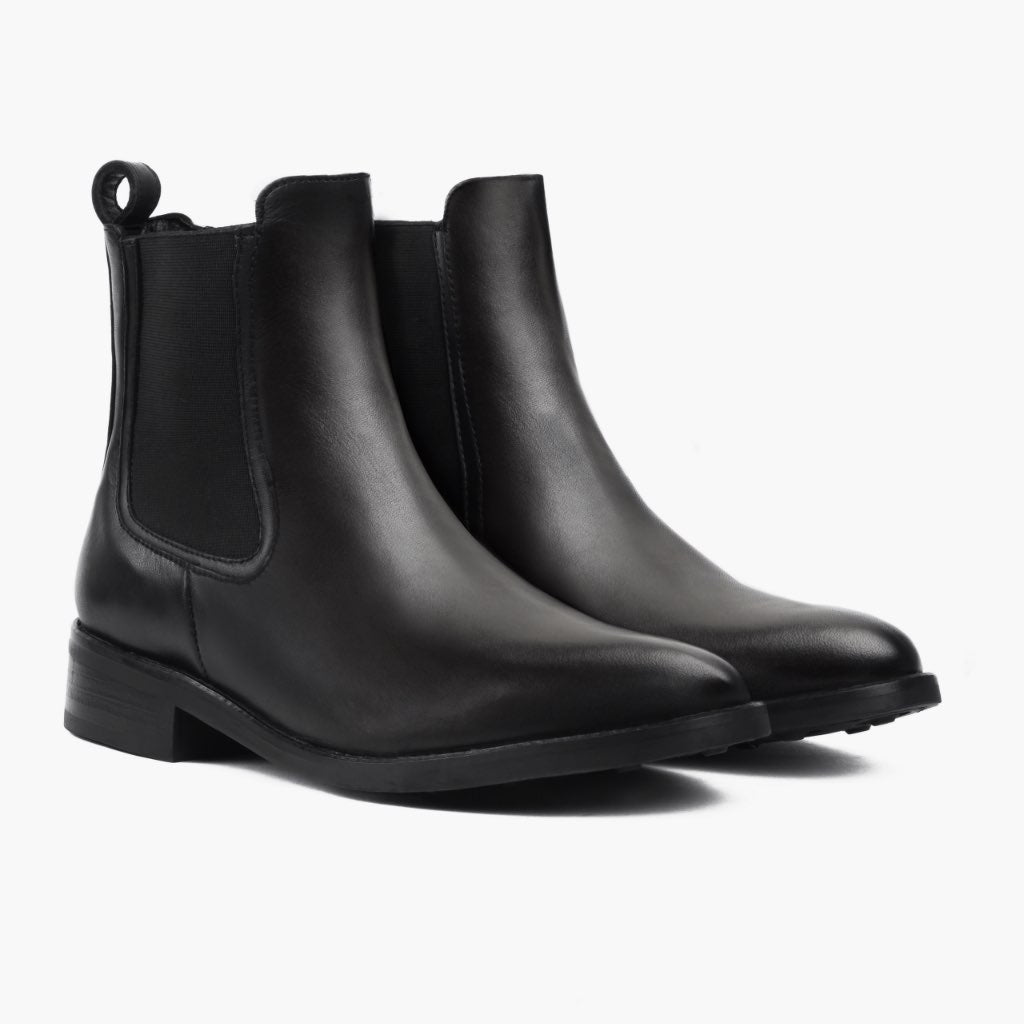 Black Full-Grain leather Boots - بناء غوديير ويلت المتين وتفاصيل مقدمة الحذاء