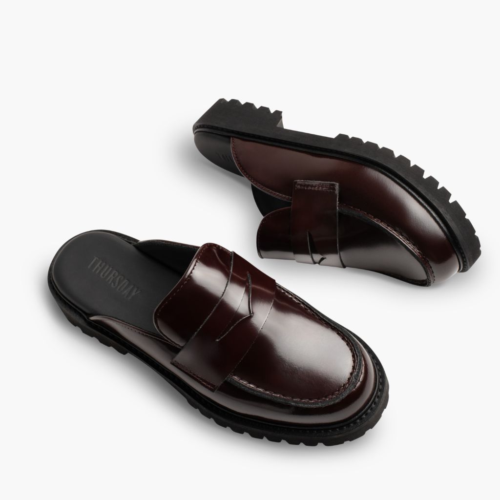 High-Traction Rubber Outsole & Lug Tread Pattern on Penny Mule بورجوندي أحذية بوت جلدية نسائي