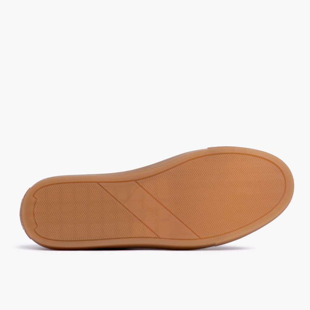 High-Traction Rubber Outsole & Lug Tread Pattern on Premier Low Top Camel سنيكرز جلدي كاجوال نسائي