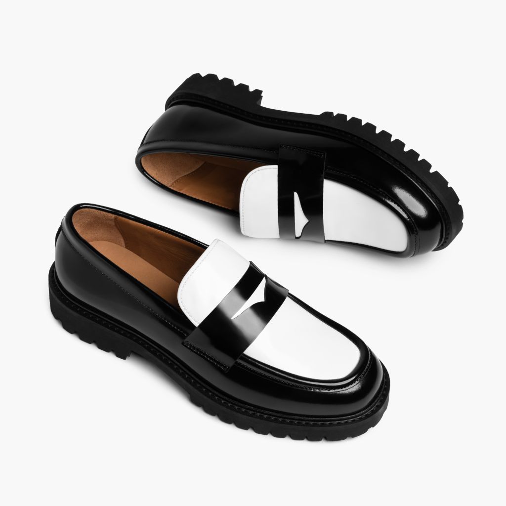 High-Traction Rubber Outsole & Lug Tread Pattern on Penny أسود & White أحذية لوفر جلدية بدون كعب نسائي