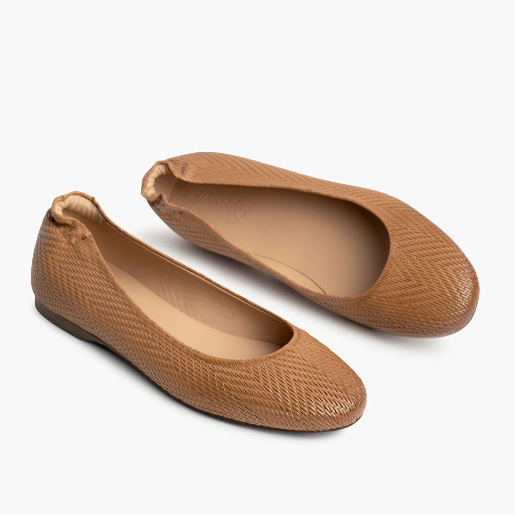 High-Traction Rubber Outsole & Lug Tread Pattern on Scrunch بيج تان Embossed أحذية بوت جلدية نسائي