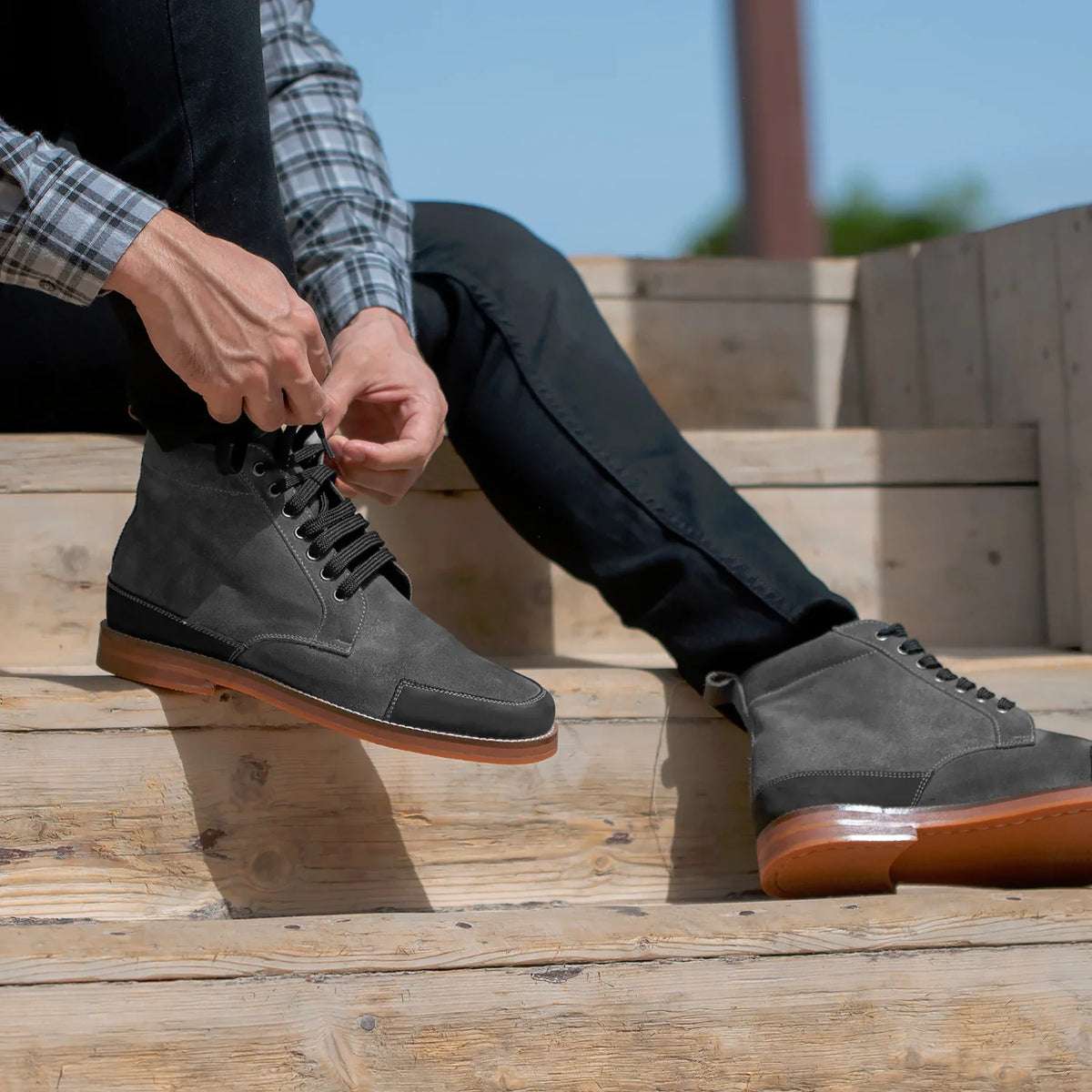 High-Traction Rubber Outsole & Lug Tread Pattern on Carnell أحذية بوت جلدية رجالي