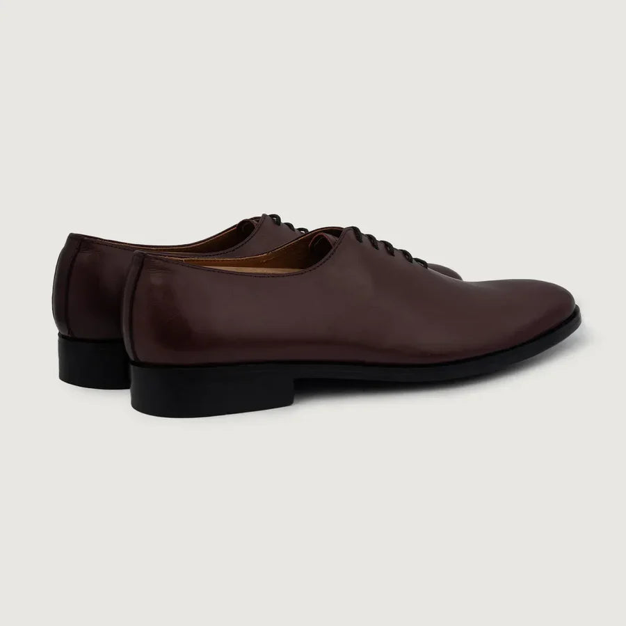 تفاصيل مقربة of Classic Collar & Heavy-Duty Zipper Hardware on Director Wholecut عنابي أحذية جلدية كلاسيكية رجالي For Men