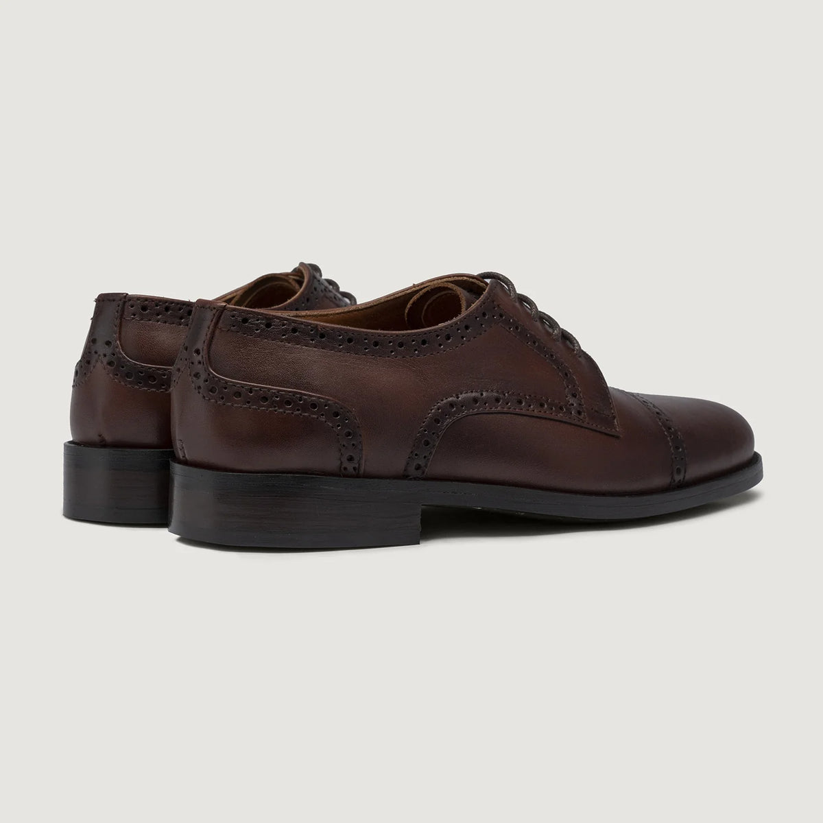 High-Traction Rubber Outsole & Lug Tread Pattern on Dirk Brogues Derby Burnished بني أحذية جلدية كلاسيكية رجالي For Men
