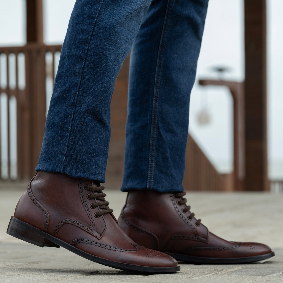 Tailored Rib Cuffs & Hem Craftsmanship Construction Detail on Duster Brogues Derby بني Burnished أحذية بوت جلدية - StudGuard رجالي