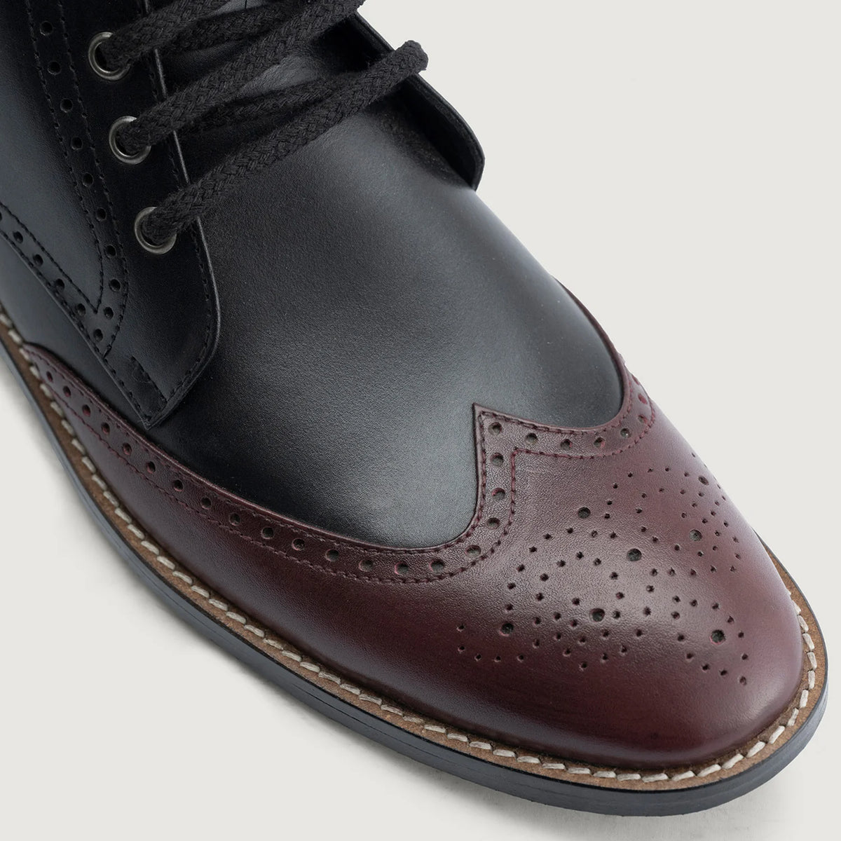 تفاصيل مقربة of Classic Collar & Heavy-Duty Zipper Hardware on Duster Brogues Derby Maroon Black Leather Boots StudGuard For Men