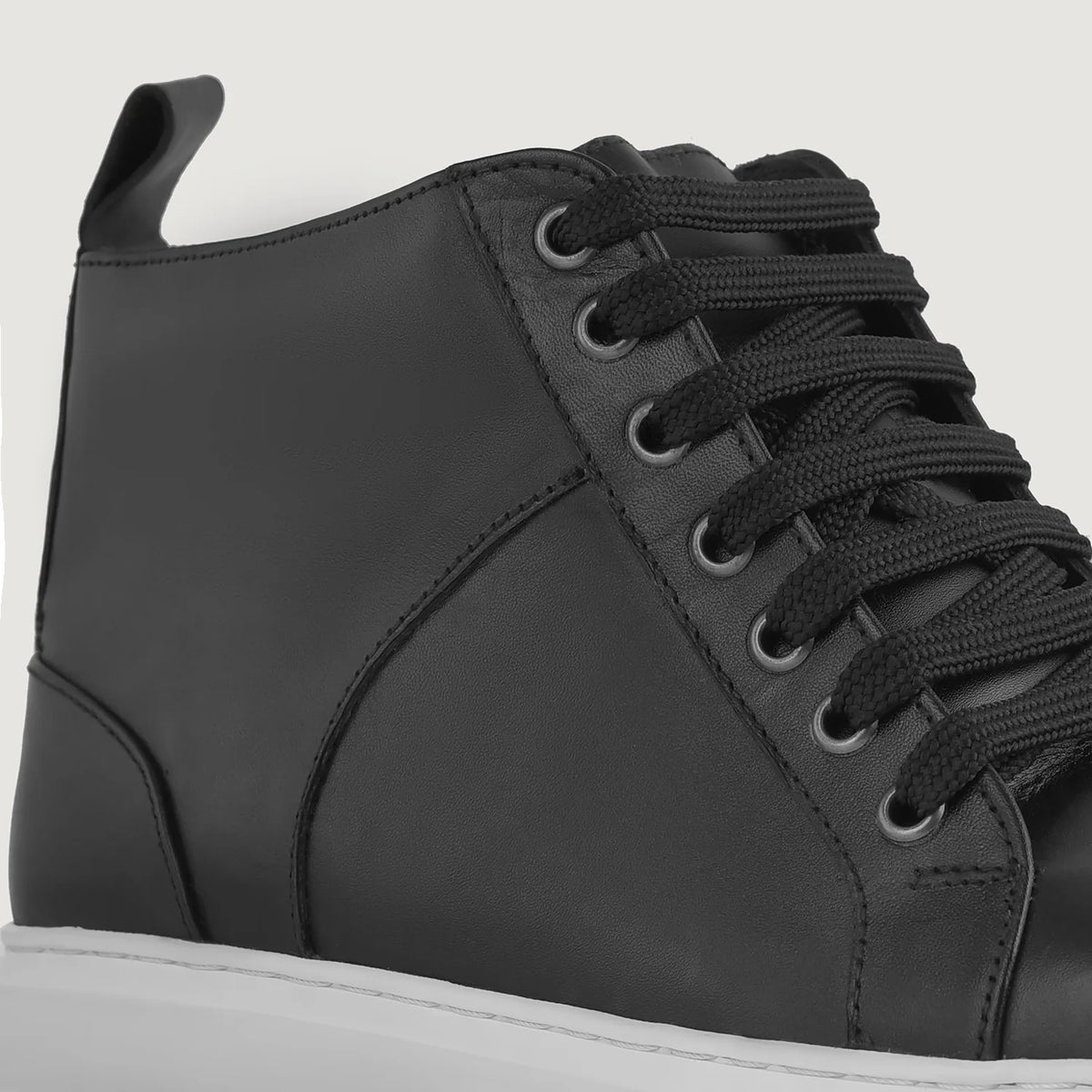 High-Traction Rubber Outsole & Lug Tread Pattern on Marty High Top أسود سنيكرز جلدي كاجوال رجالي