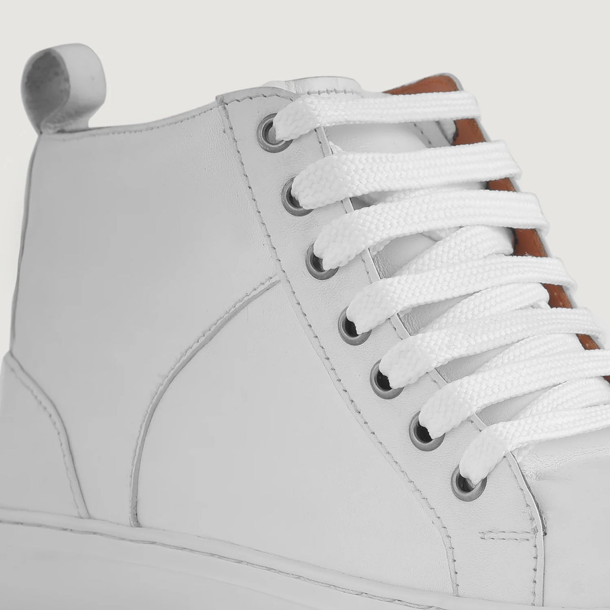 High-Traction Rubber Outsole & Lug Tread Pattern on Marty High Top White سنيكرز جلدي كاجوال رجالي
