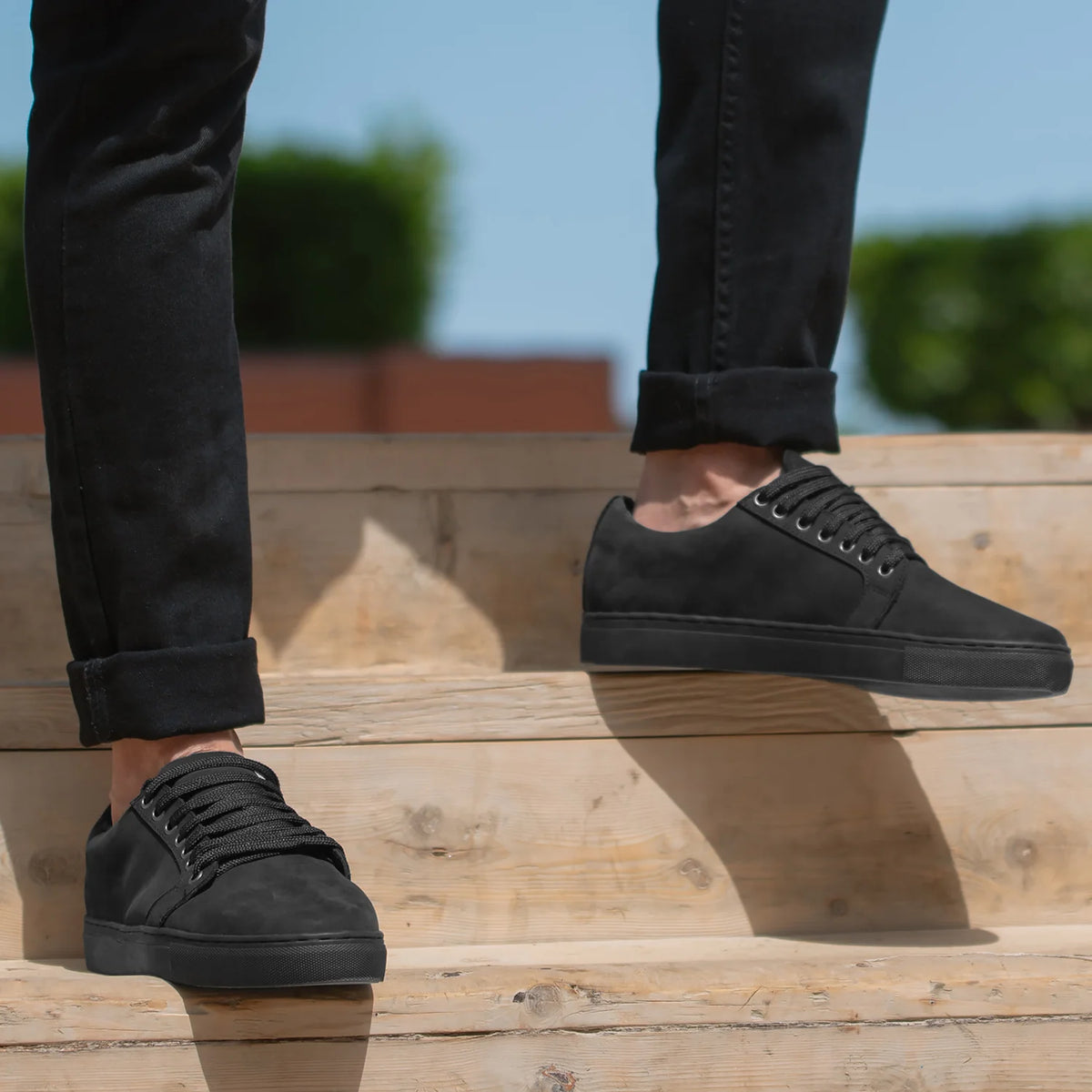 Murphy Low Top أسود Nubuck سنيكرز جلدي كاجوال رجالي - دعامة الكعب المقواة وتفاصيل الخياطة المزدوجة الدقيقة