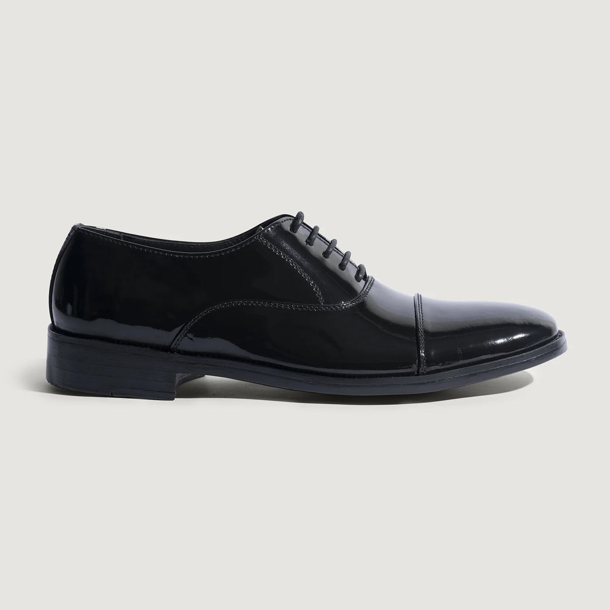 Patent Black Full-Grain leather Shoes - بناء غوديير ويلت المتين وتفاصيل مقدمة الحذاء