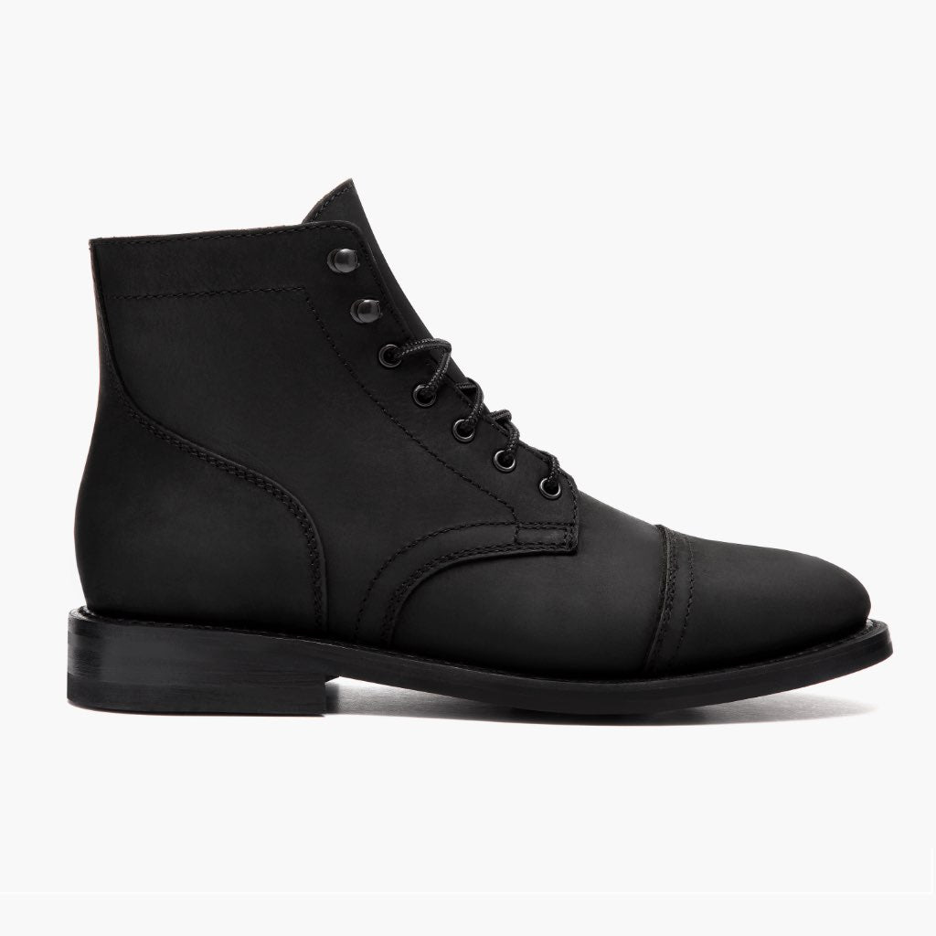 Black Full-Grain leather Boots - بناء غوديير ويلت المتين وتفاصيل مقدمة الحذاء