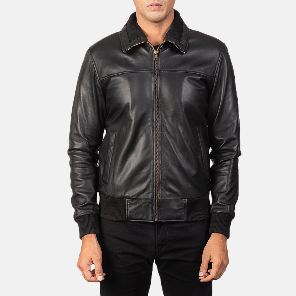 Close-Up Detail of Rib Knit &amp; Zipper Hardware on Men's Air Rolf أسود جاكيت بومبر جلد رجالي