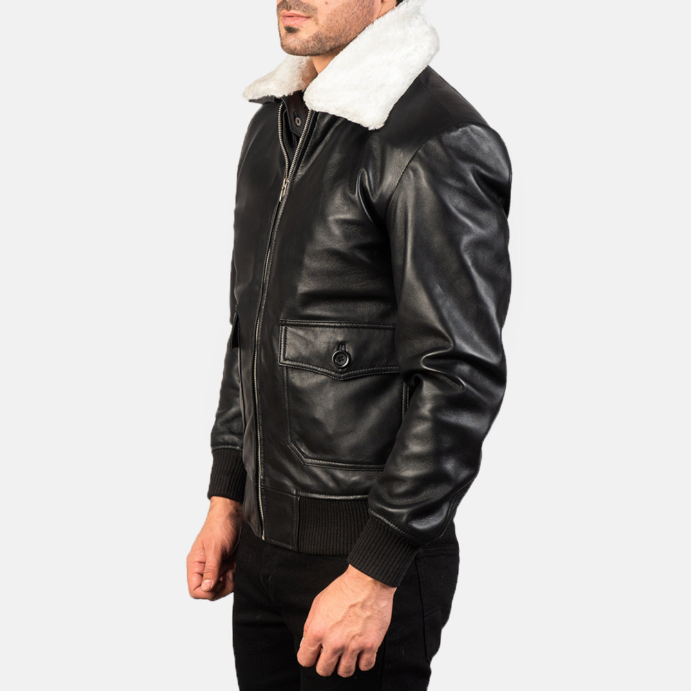 
Black Sheepskin Leather Bomber Jacket - عرض خلفي يوضح تفصيل الأكتاف المتقن والحاشية النظيفة