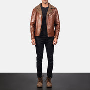 Close-Up Detail of Notch &amp; Zipper Hardware on Men's Alberto Shearling بني جاكيت جلد رجالي