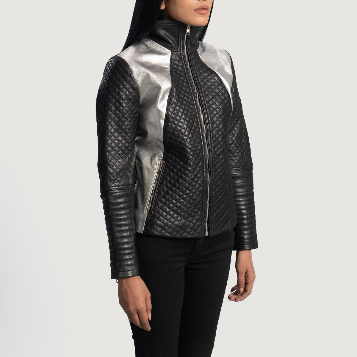 
Black Sheepskin Leather Biker Jacket - عرض خلفي يوضح تفصيل الأكتاف المتقن والحاشية النظيفة