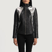 
Alia Metallic أسود جاكيت بايكر جلد طبيعي نسائي - عرض جانبي يوضح قَصّة الأكمام المريحة