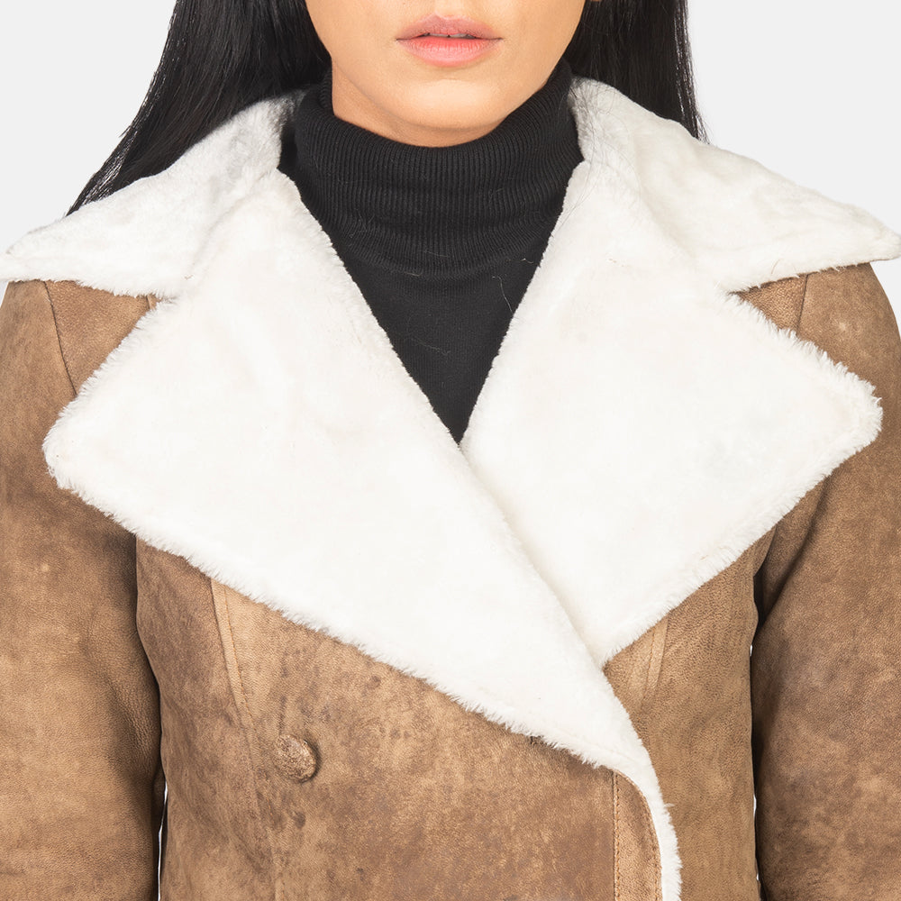 
عرض البطانة الداخلية Showing Fully Faux Fur Lined & جيبان داخليان عمليان