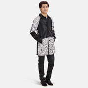 Men's Artistry أسود Dye معطف جلد رجالي - Lateral Side Profile View Showing Sleeve Cut &amp; Athletic Taper Fit