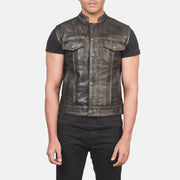 
تفاصيل مقربة of Band & Zipper with Button Flap Hardware on Atlas Moto Distressed بني صديري جلد رجالي