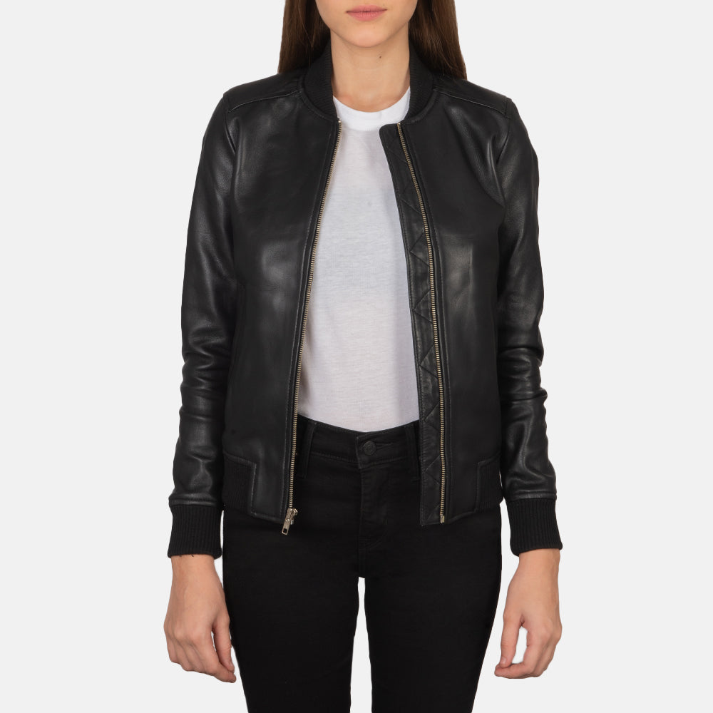 
Bliss أسود جاكيت بومبر جلد نسائي in Black Sheepskin Leather - عرض أمامي وقَصّة مفصلة أنيقة | شراء أونلاين عبر المتجر الرسمي