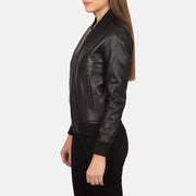 
Black Sheepskin Leather Bomber Jacket - عرض خلفي يوضح تفصيل الأكتاف المتقن والحاشية النظيفة