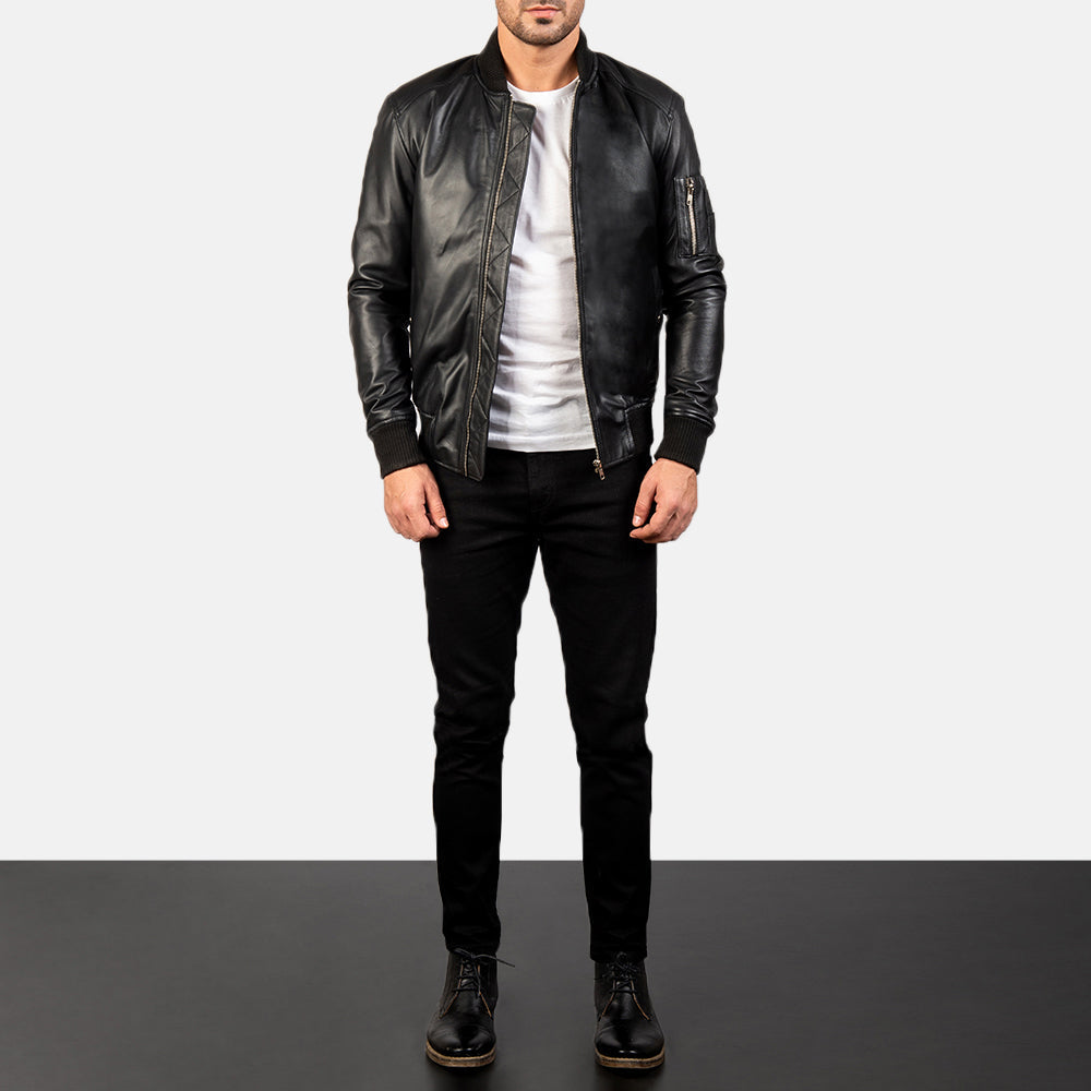 
Bomia Ma-1 Black Leather Bomber Jacket - عرض جانبي يوضح قَصّة الأكمام المريحة