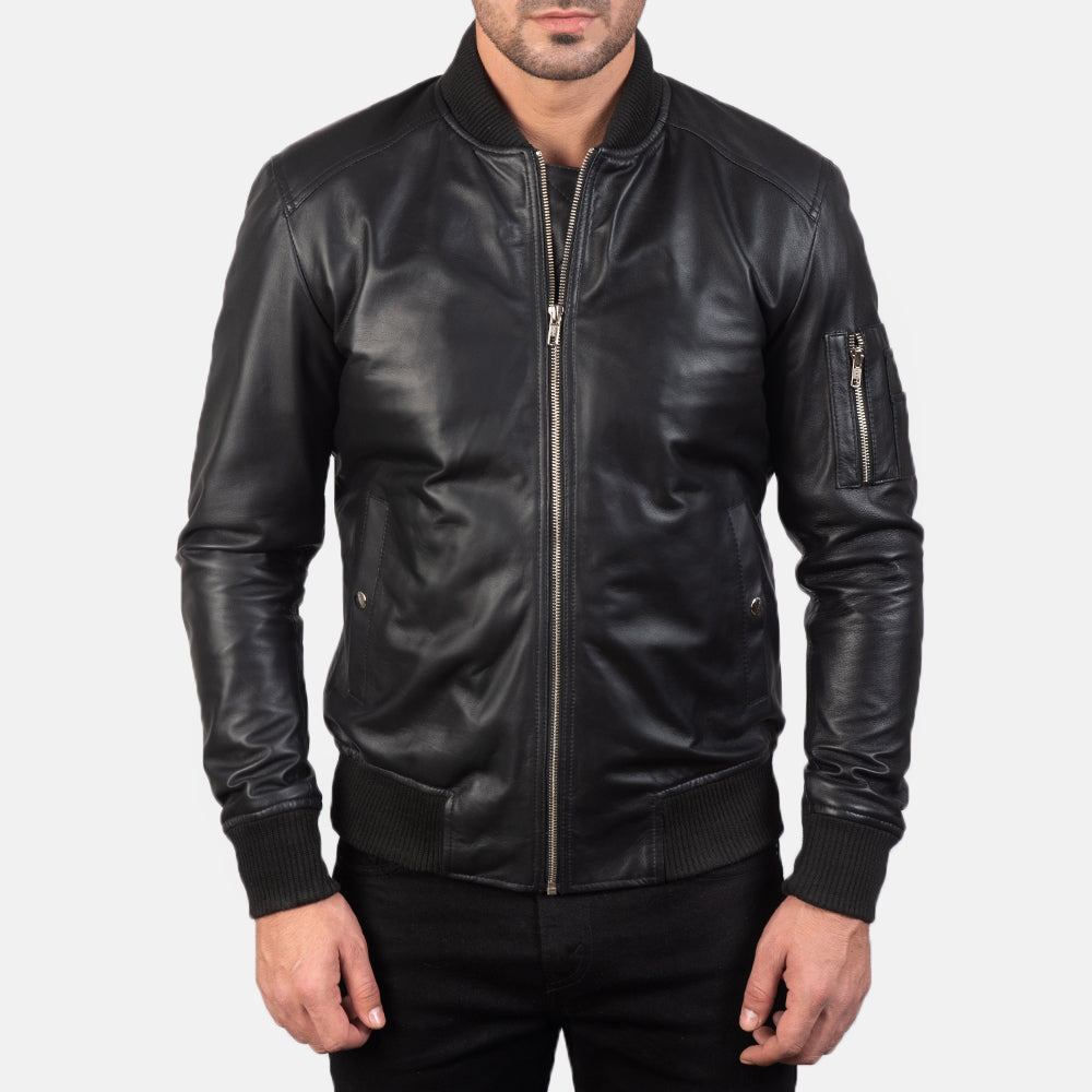 
تفاصيل مقربة of Rib Knit & Zipper Hardware on Bomia Ma-1 Black Leather Bomber Jacket