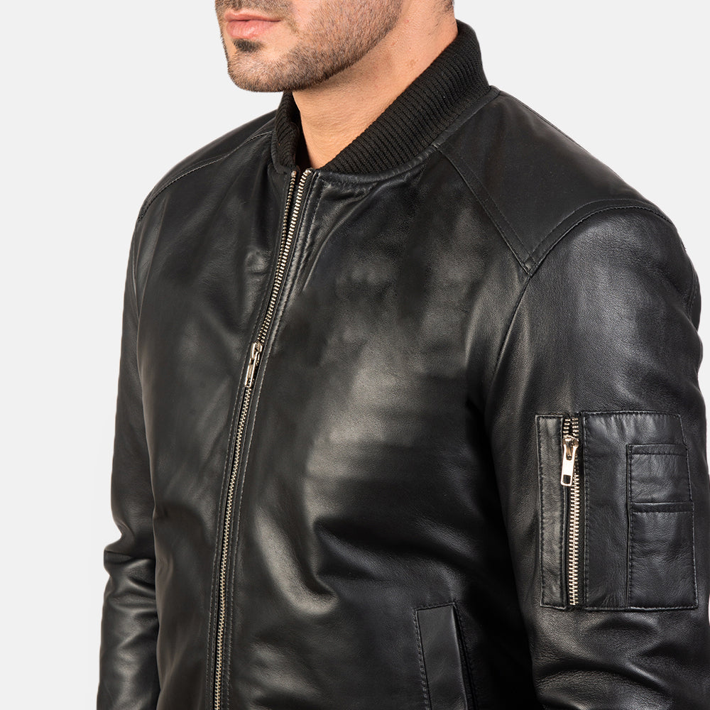 
عرض البطانة الداخلية Showing Quilted Viscose Lining & جيبان داخليان عمليان
