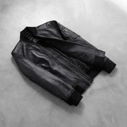 
مظهر الارتداء على موديل لـ  Bomia Ma-1 Black Leather Bomber Jacket على عارض أزياء - انسيابية طبيعية في ضوء النهار